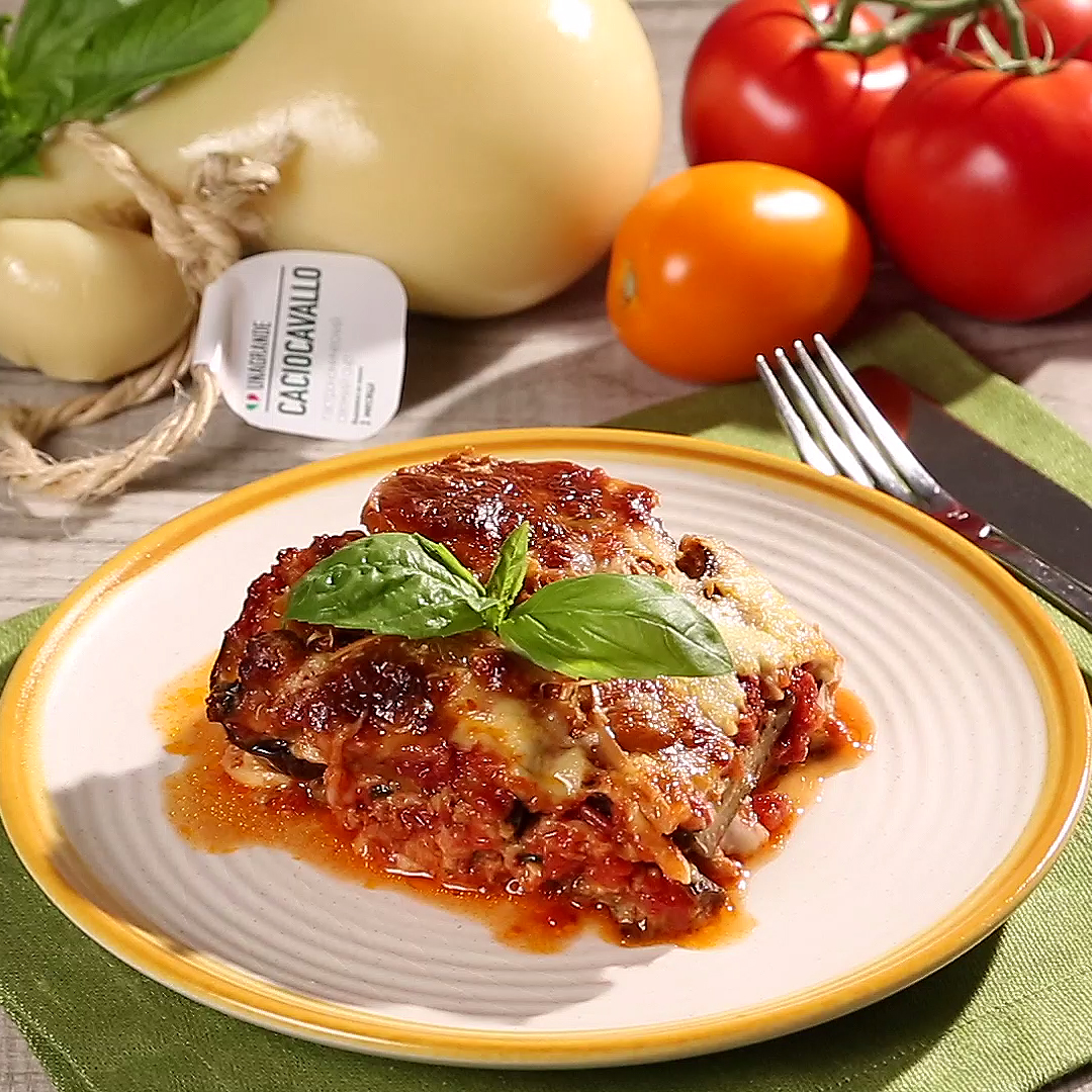 Как приготовить Баклажаны, запеченные с колбасками и качокавалло