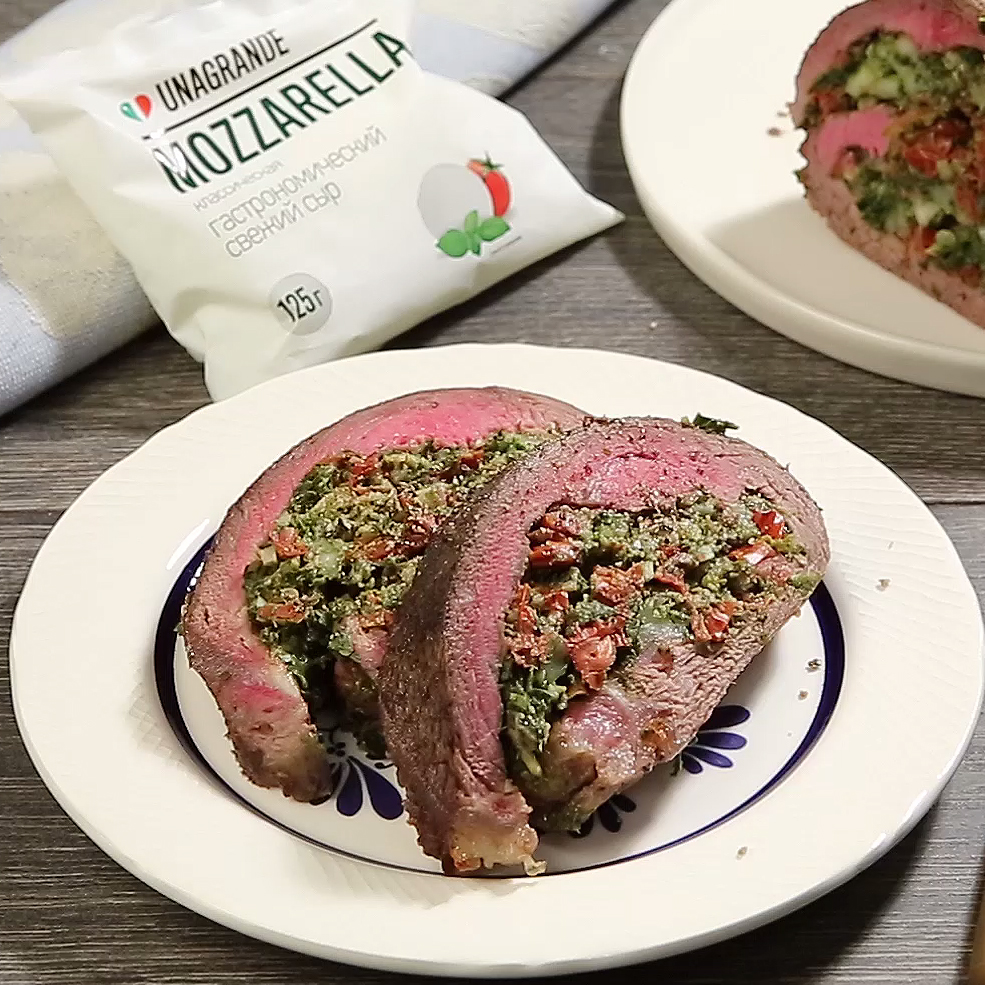 Как приготовить Запеченный мясной рулет с моцареллой